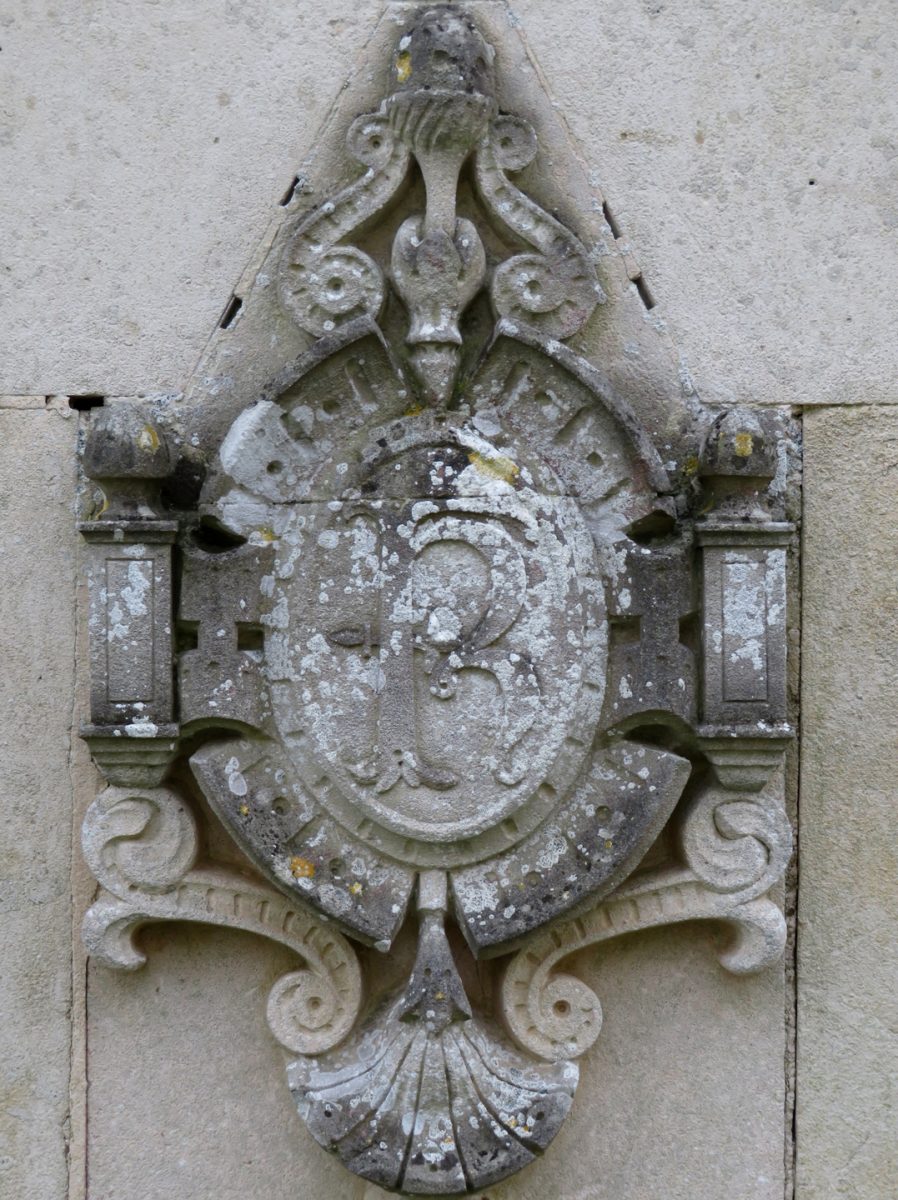 Château-du-Fougeroux,-fontaine-dessinée-par-Octave-de-Rochebrune