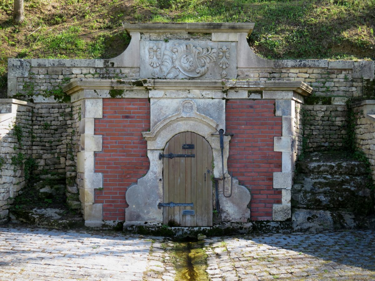 Fontaine-Saint-Martin_Saint_Michel_en_lherm