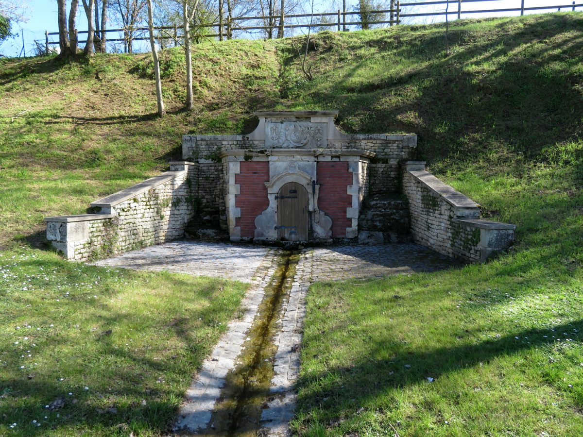 Fontaine-St-Martin_Saint_Michel_en_lherm