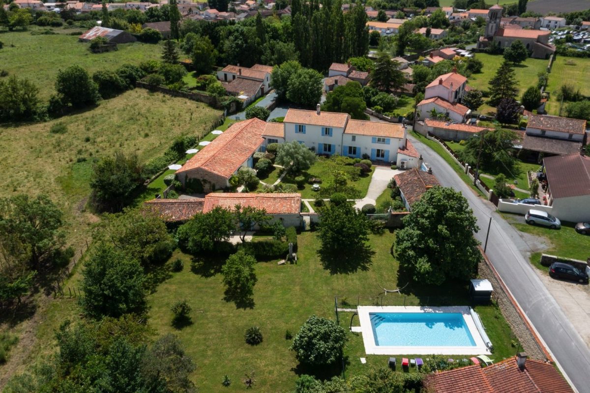 3. L’ENCLOS BLEU – VUE AERIENNE Sud_Nord