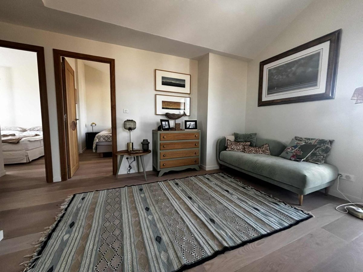 AdMR4J-d-ded78d7bf4ec425e9de969a8e8b8c2b6