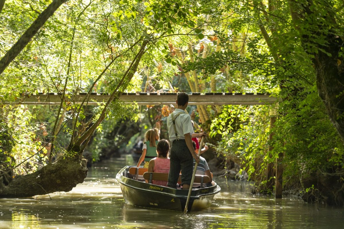 Balade_barque_marais_poitevin_Maillezais