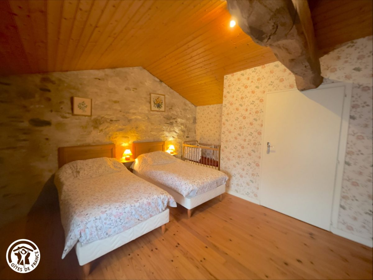 H85G009900-694001f88f4ff