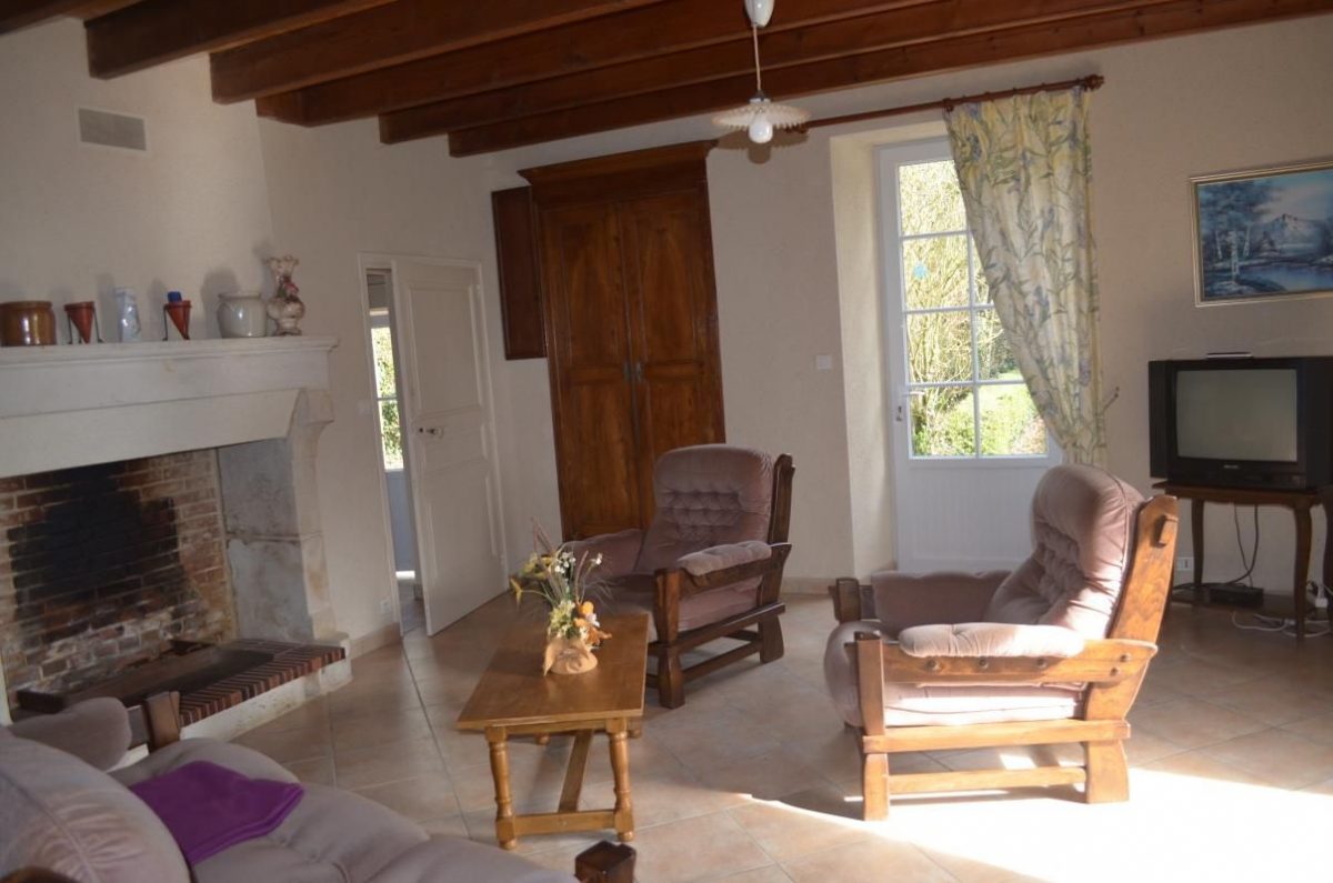 H85G010372-5be07353796b2-c86a11ea411242179f6fc2fc2a91b788