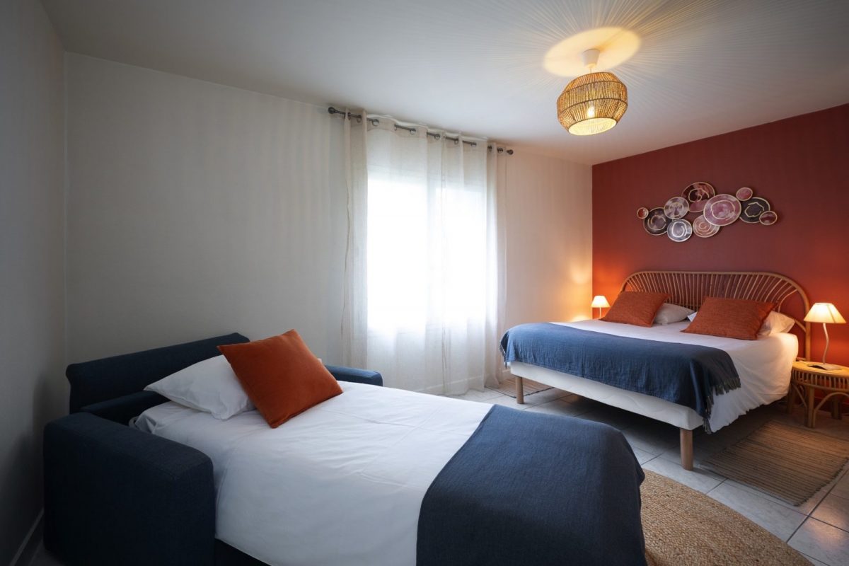 L’ENCLOS BLEU – CIGOGNE – CHAMBRE 3 COUCHAGES