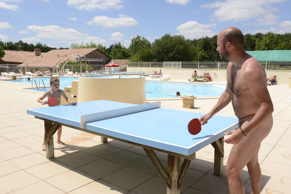 camping-lecolombier_activites_pingpong-naturisme-vendee