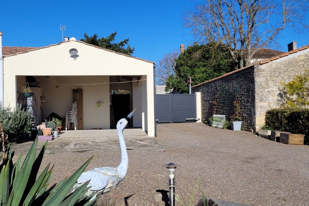 ef9bf4c0-f5ef-4abb-9852-3044eb94669d