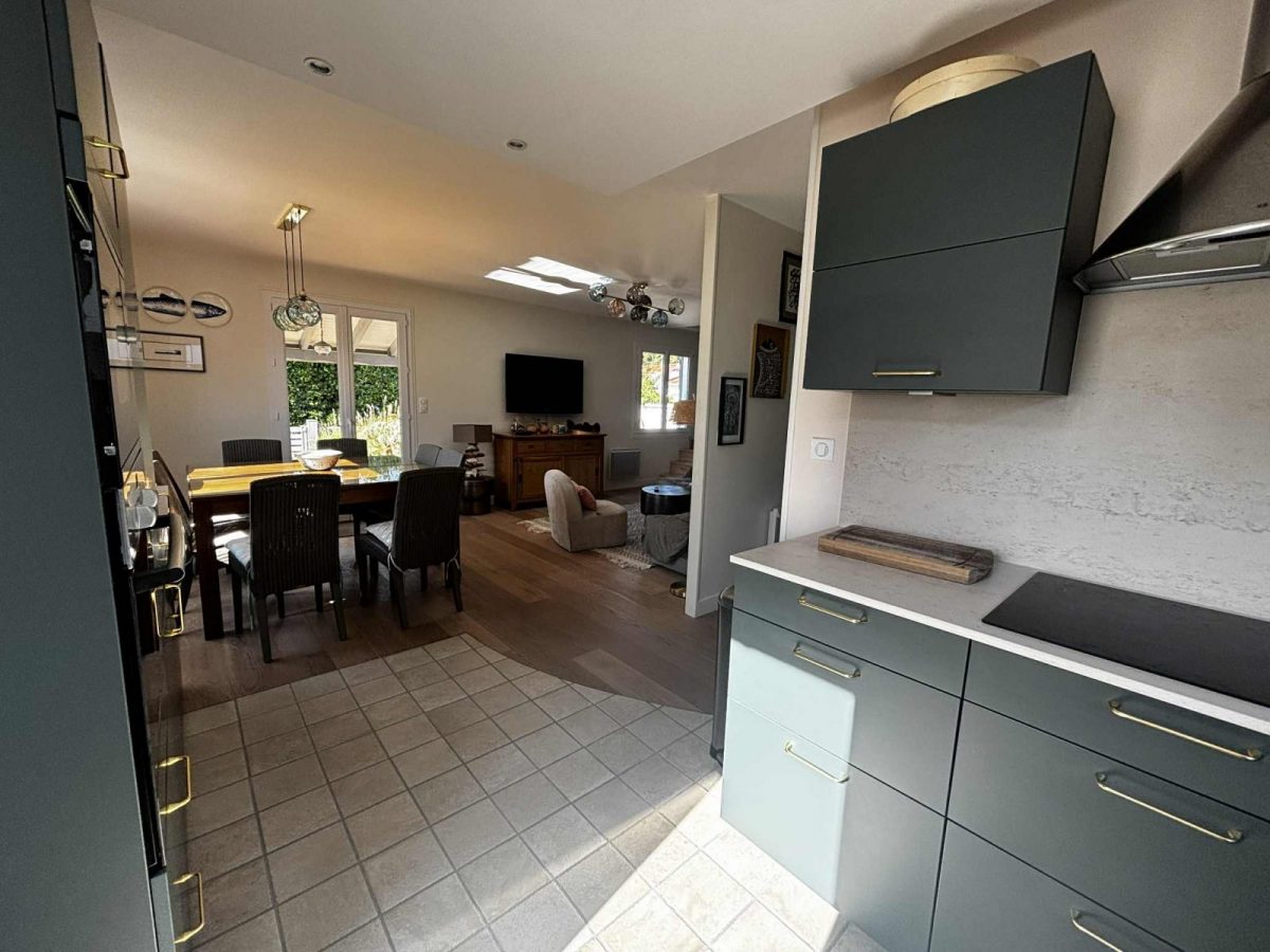 ze6Klc4K-01a089fc95424854aa1e1c3528b935ff